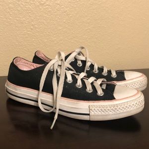 Converse Classic Low Top Black/Pink Sneakers
